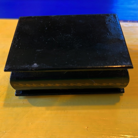 Russian enamel box finely painted details lacquer black horses farm carriage - Picture 6 of 10